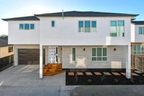 Pristine home step to transit